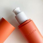 .Waphytoレジェナ フェイシャルオイル暑さでどうしても肌がベタつく季節🌻だけど紫外線や空調などの外的刺激により、なんとなく肌の内側は乾いているように感じて美容オイルを取り入れることに。&hellip;のInstagram画像