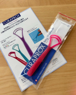 u0040curaproxjapan さんの舌ブラシ舌苔って気になりません？たまに舌ブラシやってたけどおえっ🤯てなるんですよね😓これ、その「おえっ」となるのを抑えて舌苔を綺麗にしてくれる&hellip;のInstagram画像