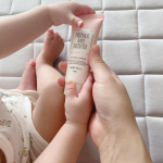 ＊＊＊【マザーアンドドーター・UVハンドクリームN SPF37 PA+++】.母娘で使えるUVハンドクリームを使ってみました✨保湿をしながら肌荒れをおさえて、落ちにくい高密着処方なので紫外線を&hellip;のInstagram画像