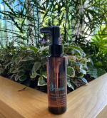 オーガニックのクレンジングは落ちにくい、、、そう思っていましたが、見事に覆えされました😌.ドゥーオーガニック　クレンジング リキッド （メイク落とし）.メイク濃いめな私も、これがあればクレン&hellip;のInstagram画像