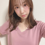 ＵＶカット 綿１００％フライス素材Ｖネック半袖Ｔシャツ⁡⁡繰り返し洗濯しても型崩れしにくく、なめらかな肌ざわりをキープする綿１００％を使用。  程よい開きのＶネックでネックラインのすっきり見せて&hellip;のInstagram画像