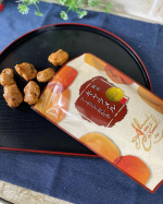 やばい&hearts;️めちゃくちゃ美味しい(*&acute;～｀*)袋片手に持って一気食いしそうなほどの美味しさ(👍￣▽￣)👍u0040monipla_official 様より&hearts;️#もち吉 様の#絶品キャラメルア&hellip;のInstagram画像