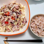 ⁡⁡⁡北海道玄米雑穀で玄米ご飯と、我が家バージョンのチョップドサラダにチャレンジ☆⁡⁡⁡⁡玄米ご飯はふっくらプチプチに炊けてて、正直白米だけは苦手なアタシもしっかりご飯1杯食べられました♪(ﾉ)&hellip;のInstagram画像