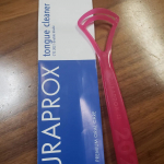 軽くて子供でも使いやすい！ギザギザ部分も痛くなく舌を傷つけることなく使えます#クラプロックス #舌ブラシ #口臭 #monipla #curaprox_fanのInstagram画像