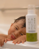 ..カモミールの有効成分を引き出すため、農薬使わずに有機肥料のみで栽培し作られていて花だけじゃなくて茎や葉っぱも使われているオーガニック入浴剤🤍赤ちゃんから使えて保湿効果もあるので&hellip;のInstagram画像