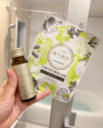 明日からの仕事再開に備えて今夜はこの2品でくつろいだよ。🔖養生薬湯６種類の生薬を独自に処方した生薬100u0025の薬用入浴剤。もみもみしなくてもお風呂にポンと入れるだけで自然の色や香り&hellip;のInstagram画像