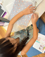 ミツロウラップ思ったより簡単にできた😳自由研究にピッタリ！アイロンしてたらほのかに蜂蜜の匂いした🍯笑#PR #株式会社KAWAGUCHI #みつろう #手づくり #てづくり #みつろうラップ &hellip;のInstagram画像