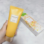. meshimase ゴマージュシュガー オスマンサス  ざく・じゅわ・ポロポロとテクスチャーが変化する新感覚のボディスクラブです。ざくざくしたシュガー*スクラブ in ジェルが肌の上&hellip;のInstagram画像