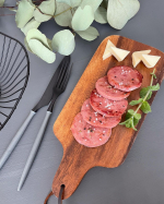 ボンｯ.ᐟ.ᐟ太っちょな˗ˏˋ  チロルソーセージ 200g  ˎˊ˗ 牛赤身をベースにした生地に豚赤身肉を練り込み爽やかな刺激のグリーンペッパーをアクセントに仕上げたソーセージ✨あっさ&hellip;のInstagram画像