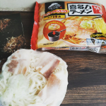 キンレイさんの喜多方ラーメン坂内をいただきました🍜袋から出して鍋で温めるだけなのですごく楽ちん豚骨炊き出しの淡麗スープなので、コクがあるけどすっきりとした味わいで平打縮れ麵がよく合う！トッ&hellip;のInstagram画像
