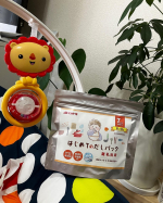 来月で5ヶ月なので離乳食の準備スタート🤤上の子の時ほど力入れて出汁取りとか多分しないだろうから今回はこの&rdquo;はじめてのだしパック&rdquo;を使ってみようかなと👀7ヶ月〜使用可能との事🤔うん、と&hellip;のInstagram画像