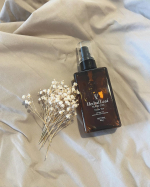 umibudou.puti..私の髪の毛は毛先が広がってしまいまとまりがないことがコンプレックスなんですがこのハーバルリーフヘアオイルはお風呂上がりのドライヤー後に一緒に使うことで&hellip;のInstagram画像