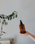 ..くせ毛親子 ＆ アホ毛親子お互い 共通の悩みをもつ2人小さい時は毛が細くて、くるんくるんが可愛かったのだけど、今は割と毛も私より太くなってホワホワ毛が目立つ。くるくるもなくなって&hellip;のInstagram画像