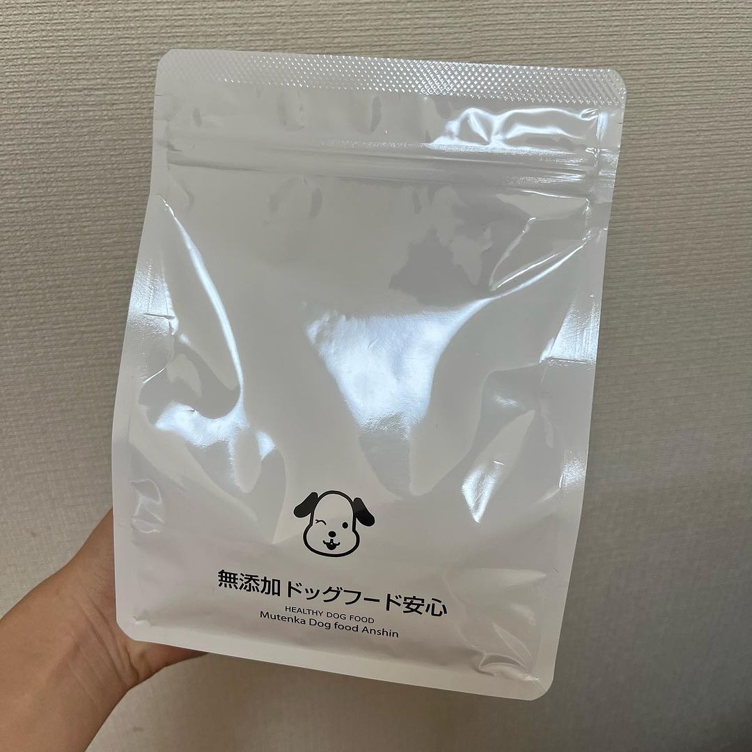 口コミ投稿：愛犬の健康面も考え、餌を無添加ドックフード安心にしてみました。普通の餌の半分の…