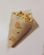 ★みつろう自由学習 布+みつろうセット★みつろうを布に染み込ませて作るラップ「みつろうラップ」を子供と一緒に作ってみました✨楽しそうに、「溶けていくね〜」と言ったり完成したラップを見て目を輝か&hellip;のInstagram画像