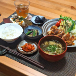.#ある日の晩ごはん#スパイシー照り焼きチキン#ポテトサラダ#なすとオクラのナムル*冷奴*キムチ*玉ねぎとワカメとしめじのお味噌汁#新米 #炊きたてご飯 #ブラックビート 🍇こ&hellip;のInstagram画像