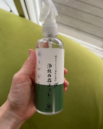 ネオナチュラルの除菌消臭スプレー。だいぶまえに、ネオナチュラルの虫除けスプレーを買っていて、子どもたちにも安心して使えるし匂いも気に入ってたので、こちらもたのしみ！早速、ドアノブ、テーブル、ソファ&hellip;のInstagram画像