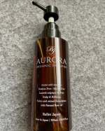 念願のオーロラシャンプー！主張しないローズの香りが洗ってる時に癒される〜香りは控えめだから、後に残ることはないけれど自然な感じが好き。これ、トリートメントいらないから時短にもなるし、仕事で疲れ&hellip;のInstagram画像