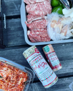 昨日の庭ごはん。クレイジーソルト&クレイジーガーリックミニ👆🏻頂いたのでBBQに使いました。焼いたお肉や野菜にパッとかけるだけでめっちゃ美味しい！味も最高やけど無添加、無着色、無香料なのが嬉し&hellip;のInstagram画像