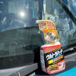 ⁡真夏にサボっていた洗車そろそろやらないと😵⁡⁡リンレイさんのおかげで綺麗なお家保ってるのについに車まで手を出し始めた🤣💦⁡【ウルトラハードクリーナー　水アカ　ウロコ　ウォータースポット用&hellip;のInstagram画像