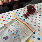 【こどもフルーツ青汁】で有名な〝すくすくのっぽくん〟から出ている「こども食育グミ」３歳の子どもから食べられるタイプ！経過報告📝4粒でいいんだけど、止まらないからもっと食べてる&hellip;摂り過ぎて&hellip;のInstagram画像