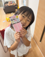 【布にペタラベルS】あ！この名前どーやってつけよ！と布ものシリーズはいつも悩む我が家、、、笑笑以前は名前書くことが多かったけど、やっぱりおさがりしたり、人にあげる時に名前が目立つの嫌&hellip;のInstagram画像