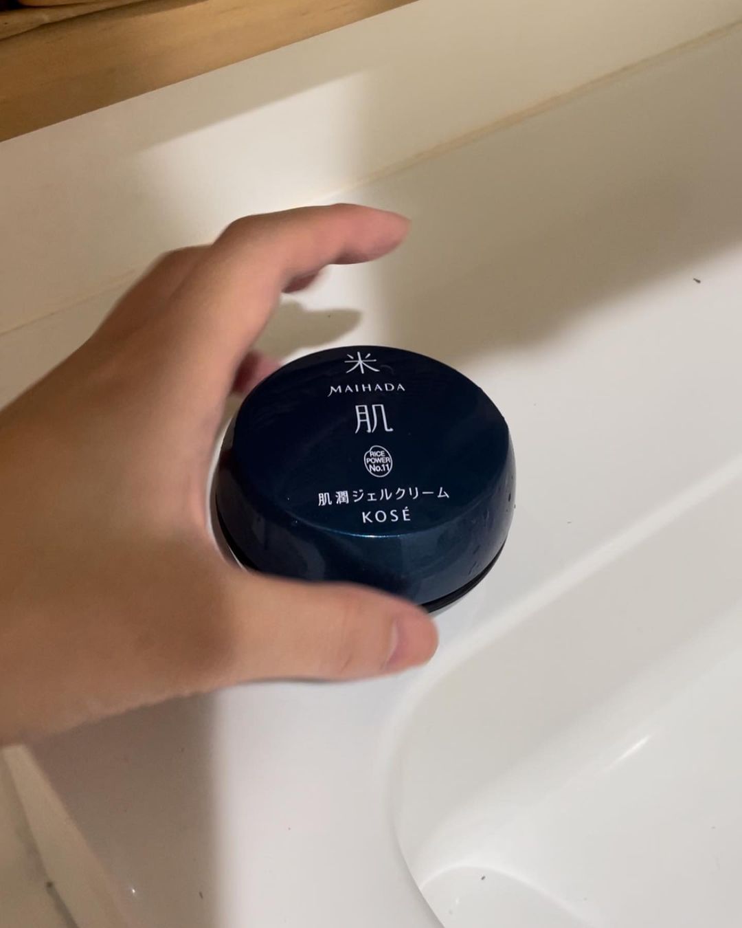 口コミ投稿：最近、エアコンをで 顔や手足がカッサカサ、、 真っ白でコクはあるのにスーッと伸び…