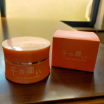 ☆千の潤い タウリフトパワーセラム☆⁡⁡ニードル入りの美容液！正直ニードル入りなんてチクチクしそうで怖いな～って恐る恐る塗ったら ⁡全然痛くない！香りも良い香りだしサラッと塗れる☆⁡⁡スパチュラ付&hellip;のInstagram画像