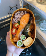 1sa.31今日は鮭弁当🍱@genmaikoso_official さんの北海道玄米雑穀を使いました🍚もちもちプチプチ食感で美味しいから毎日食べたい〜白米に玄米雑穀を一緒に入れて炊くだけだ&hellip;のInstagram画像