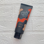 ブラックマグマ ホットクレンジングジェルロゼットから新たに毛穴ケアブランドが新登場！マグマのようなどろっとしたジェルで最初はジェルが硬めだけど肌にのせるとスルッと伸びてじわーっと温かくなり、&hellip;のInstagram画像