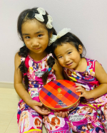 u0040marychocolate.jp samaメリーチョコレート🍫✨✨23年ぶりにリニューアルしたメリーの『チョコレートミックス』赤を基調とした優しいタータンチェック柄の可愛い缶❤️&hellip;のInstagram画像