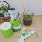 家族の食事は栄養バランス考えて作るけど、自分だけの昼食とかはつい面倒で手を抜いて炭水化物たげ１品とかばっかりになりがち😰このboco to decoの青汁は、さっと作れて飲めて、しかもすっきりした&hellip;のInstagram画像