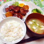 夜ごはんポークのリクエスト豚ももを漬け込んで甘辛くじゃがいもと煮卵と一緒に半熟卵をつけても😋からしをつけながら&hellip;だいすなもち麦ごはんがわしわしすすみました🍚あとはお豆腐と水菜のお味&hellip;のInstagram画像