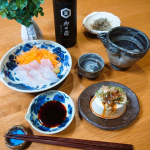 🐟🍶おうち居酒屋🍶🐟おひとりさまの日は、なるべく料理せず、冷蔵庫にあるものに上質のお醤油をかけて出来上がり✨✨✨力強い香りとコクで、とても華やかな醤油です！おすすめの使い方は、赤身の刺身らし&hellip;のInstagram画像