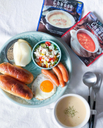 朝ごはん・レーズンロール・目玉焼きとウインナー・チョップドサラダ・梨・ゴルゴンゾーラのスープ お久しぶりでございます♪久々に朝ごはんなんて写真を撮ってみました。 前にテレビで見たウ&hellip;のInstagram画像