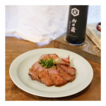 ⁡.⁡⁡✧&bull; ───── ✾ ───── &bull;✧⁡火入れ醤油⁡⁡亀甲萬本店 御用蔵を使い⁡⁡ローストビーフを作ってみました⁡⁡⁡⁡⁡⁡伝統製法で作られる限定品の醤油⁡⁡牛肉エキスとみりん&hellip;のInstagram画像