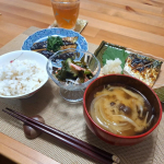 .いつだったかの #地味ごはん*塩鯖 大根おろし添え#秋なすの照り焼き*きゅうりとカニかまとわかめの酢の物 *お味噌汁 (しめじ、えのき、玉ねぎ)*もち麦ごはん #シンプル調理 で &hellip;のInstagram画像
