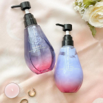 グラデーションなボトルが可愛すぎる💜🩷黄金比率が叶えるうるおいヘア✨⁡⁡⁡⁡もう見た目からどストライク🫶🏼💕 ̖́-バスルームにあるだけで女子力あがっちゃうシャントリ💜⁡⁡hiri&hellip;のInstagram画像