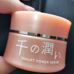 千の潤い🥺！なめらかなテクスチャーで腕や首にもすっと馴染んでくれます😆パテつき♪♪溶けていく感じが心地よかったです🥰#PR #コスメディ製薬株式会社 #cosmedy #千の潤い #タウリ&hellip;のInstagram画像