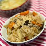 秋は炊き込みごはん🍚海の精　炊き込みごはんの味を使って炊き込みごはんを作ってみましたよ！海の精のこだわりの調味料と自家製のだしで作っているのでうまうま！あとはあなた好みの具材を入れ&hellip;のInstagram画像