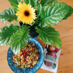 🫑🌽おうちランチ🥕🧅昨日のおひとり様ランチは炒飯！！野菜たっぷり、納豆も1パック入っています😆いつもとちょっと違う炒飯なんですが、トッピングにドライビーツを使いました！北海道産の農薬不使&hellip;のInstagram画像