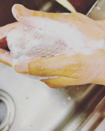 株式会社ペリカン石鹸さまからいただきましたキッチン専用の石鹸🧼2週間ほど使ってみました🥰やっぱり、普通の石鹸よりも油汚れなどを触ったあとに洗うとすっきりと取れます✨さすが、キッチン専用&hellip;のInstagram画像