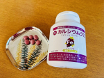 ミニマム女子の困った娘ちゃん。スクスクのっぽくんの「カルシウムグミ」鉄分配合を試食中。いつも生理前後はあたりが強く、イライラしておりますが、今回はあたりがこましに。鉄分とカルシウムのおかげ⁈&hellip;のInstagram画像
