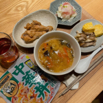 10/27のよるごはん☺︎＊中華丼＊手羽元のすっぱ煮＊かぶと生ハムのサラダ＊まいたけとまこもだけの塩炒め＊卵焼き⁡u0040glico_direct さまの中華丼を使いました♪人参、玉&hellip;のInstagram画像
