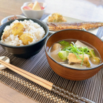 いつかのごはん。栗ご飯。***お友達から今年も立派な栗をいただきました🌰なのでとりあえず栗ご飯を。もち米2割ほど入れてもっちりに。あとは秋っぽいおかずにしようかなーと秋刀魚とちょこち&hellip;のInstagram画像