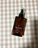 オーガニックヘアオイルのハーバルリーフを提供いただきました。さらりとしたオイルで、オイルなのに軽いテクスチャーです。季節を問わず使える軽さがいいなと思います。べたつくこともありません。フレッシ&hellip;のInstagram画像