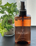 🌼.*Herbal  Leaf🌼.* 《ヘアオイル》髪の毛がパーマとカラーで傷んでしまいまとまりが無い朝からスタートハーバルリーフのヘアオイルを使用しました☺️ともく香りが良いです🫧&hellip;のInstagram画像