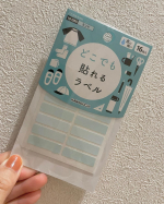 幼稚園の名前付けが面倒くさい😰そんなとき💡「どこでもラベル」があれば簡単⭐️.布にもものにも貼れる⭕️アイロン不要で布にも貼り付けられる🙆&zwj;♀️しかも、水に強いので洗濯機、食洗機も⭕️&hellip;のInstagram画像