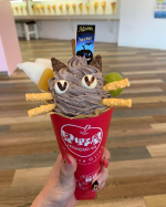 最近クレープ食べたい欲が半端ない&hellip;クレープでも野菜も入ってるクレープ食べればいいかもしれないけどさーついバナナクレープとか期間限定のやつあるとそっち食べちゃうバナナチョコと期間限定の化け猫クレープ2&hellip;のInstagram画像