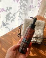 \するっと落ちて、うるおいキープ/ ダブル洗顔不要のリキッドクレンジング植物由来の洗浄成分が肌キメまでくまなくなじみ、落ちにくいメイクや毛穴よごれまでしっかりとオフスピーディに洗い上げ、うるおいと&hellip;のInstagram画像